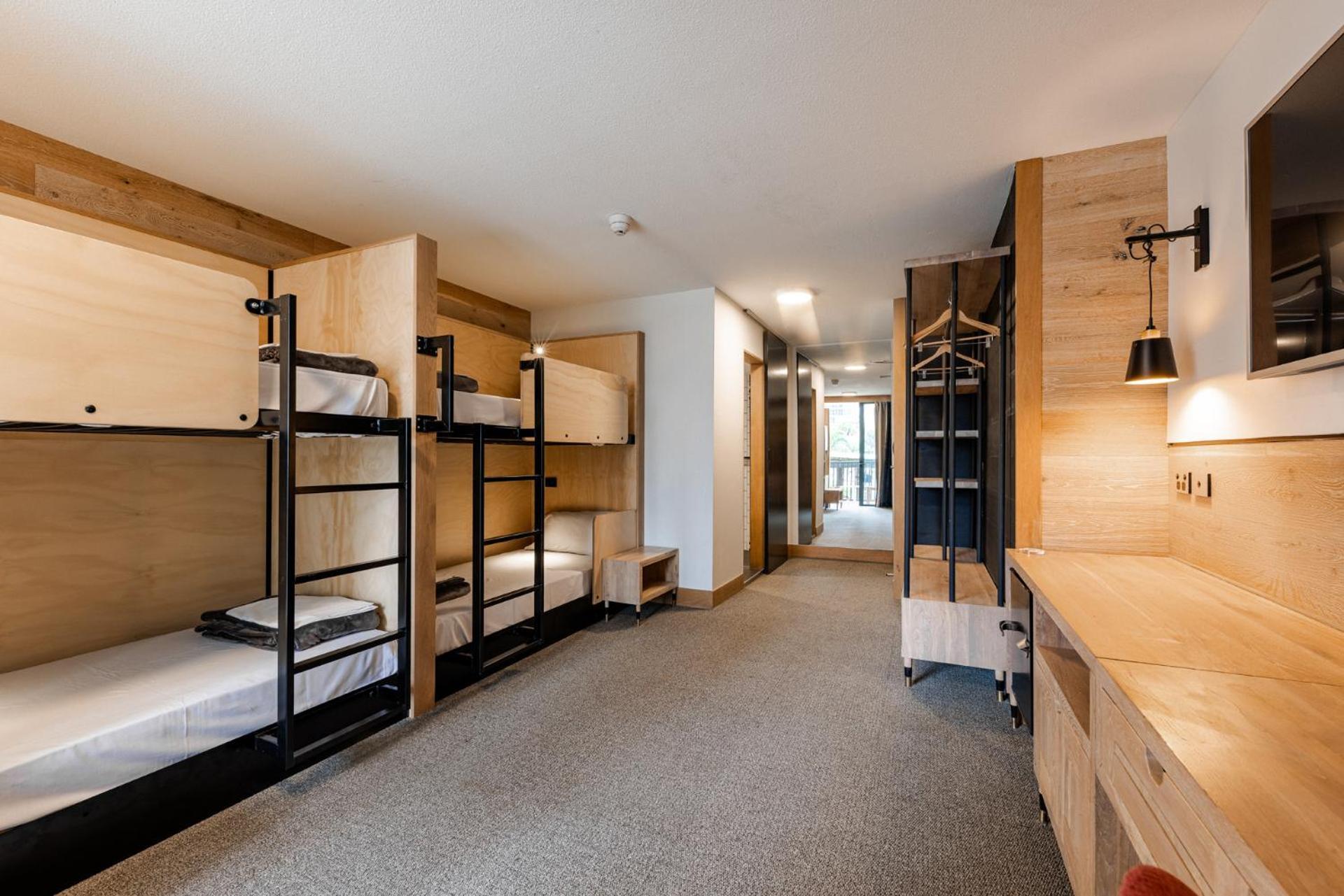 Bunk Surfers Paradise International Backpacker Hostel (Adults Only) Gold Coast Eksteriør billede