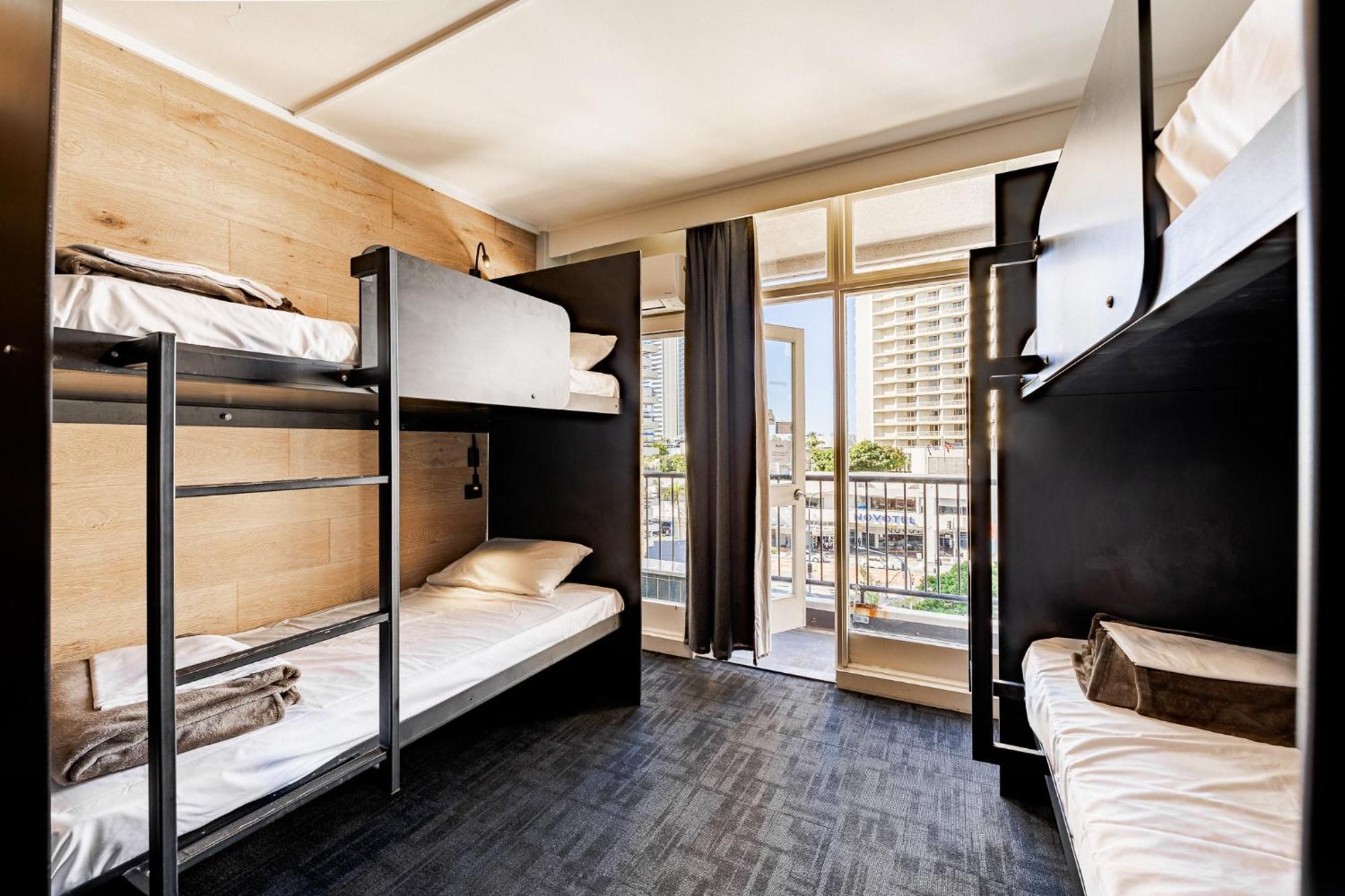 Bunk Surfers Paradise International Backpacker Hostel (Adults Only) Gold Coast Eksteriør billede