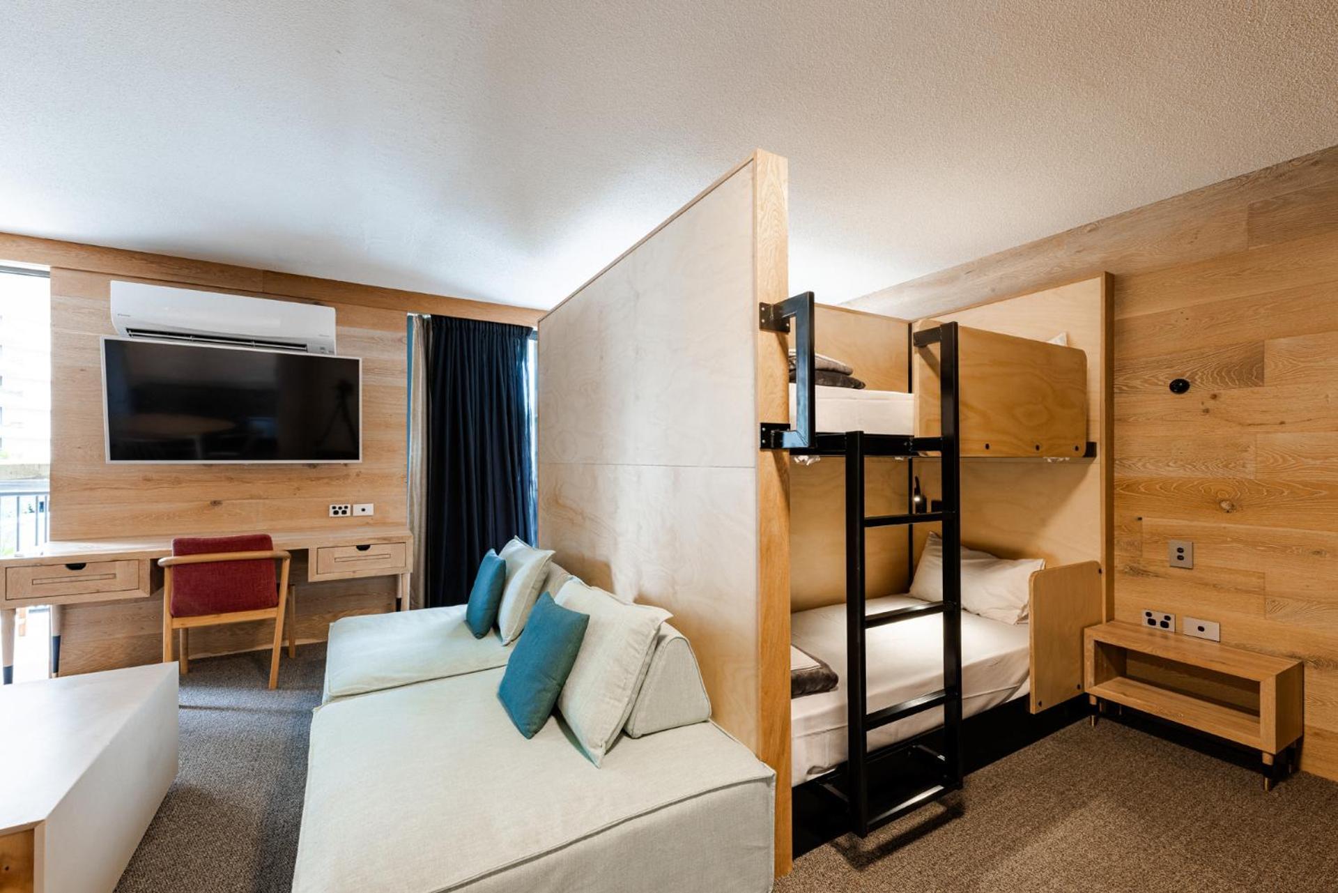 Bunk Surfers Paradise International Backpacker Hostel (Adults Only) Gold Coast Eksteriør billede