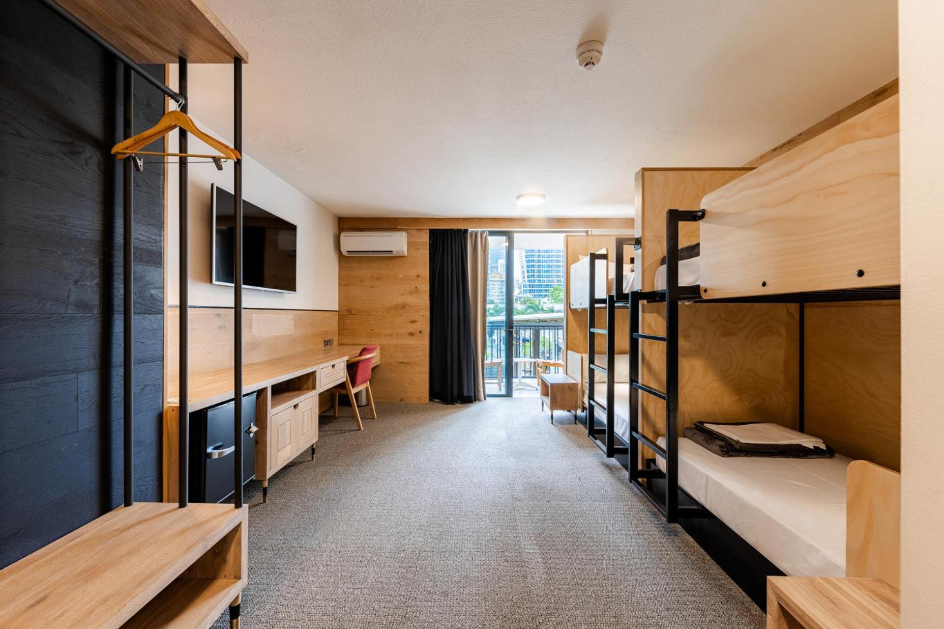 Bunk Surfers Paradise International Backpacker Hostel (Adults Only) Gold Coast Eksteriør billede