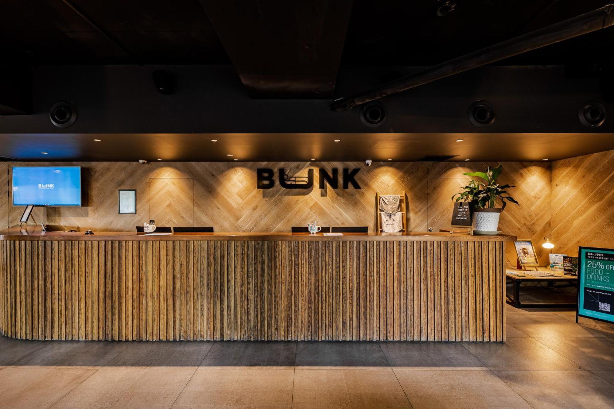 Bunk Surfers Paradise International Backpacker Hostel (Adults Only) Gold Coast Eksteriør billede