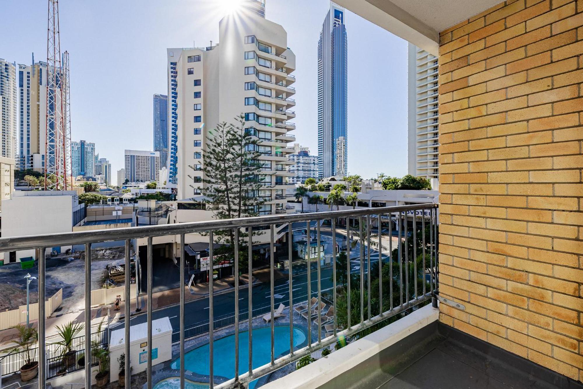 Bunk Surfers Paradise International Backpacker Hostel (Adults Only) Gold Coast Eksteriør billede