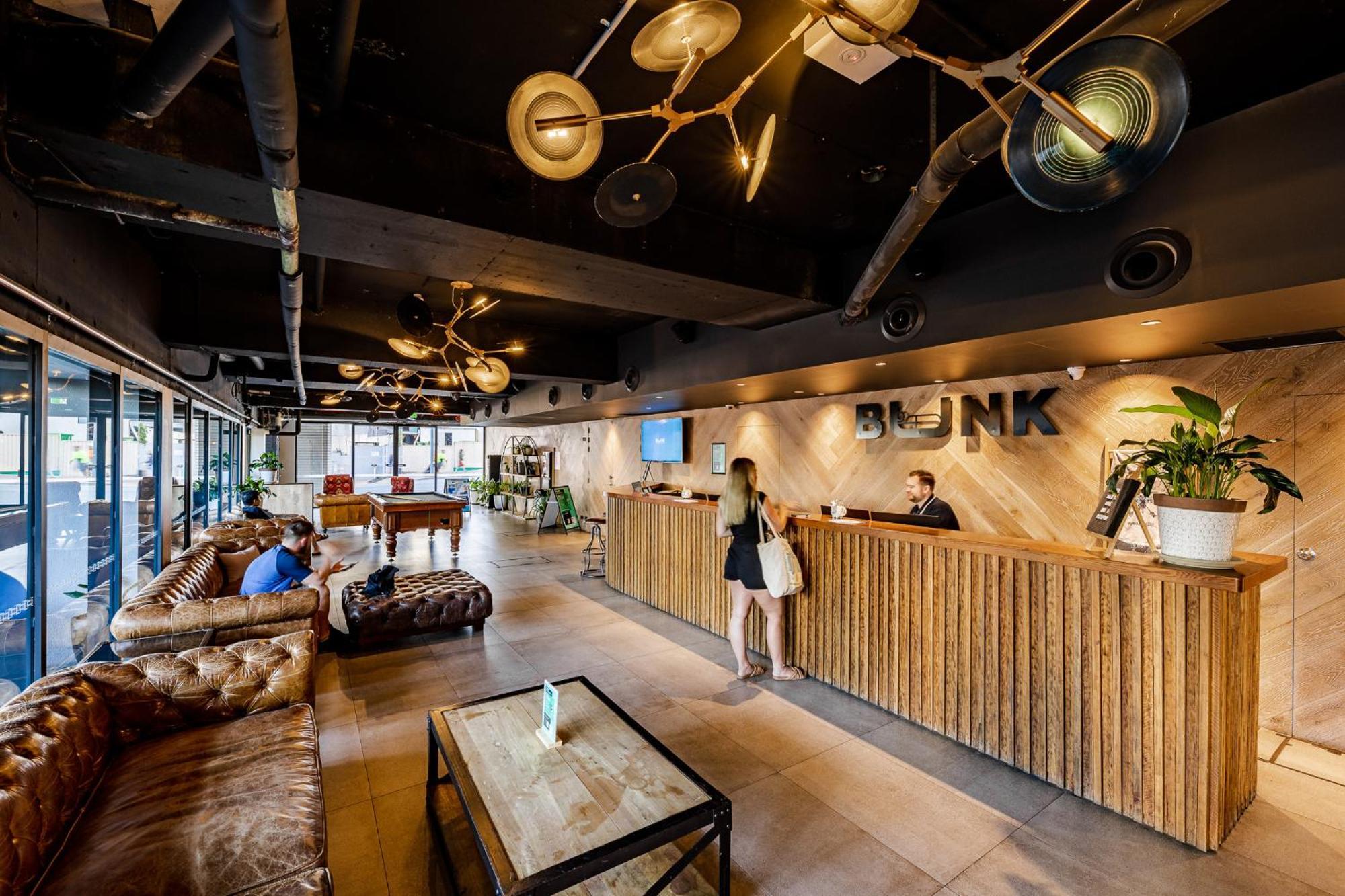 Bunk Surfers Paradise International Backpacker Hostel (Adults Only) Gold Coast Eksteriør billede