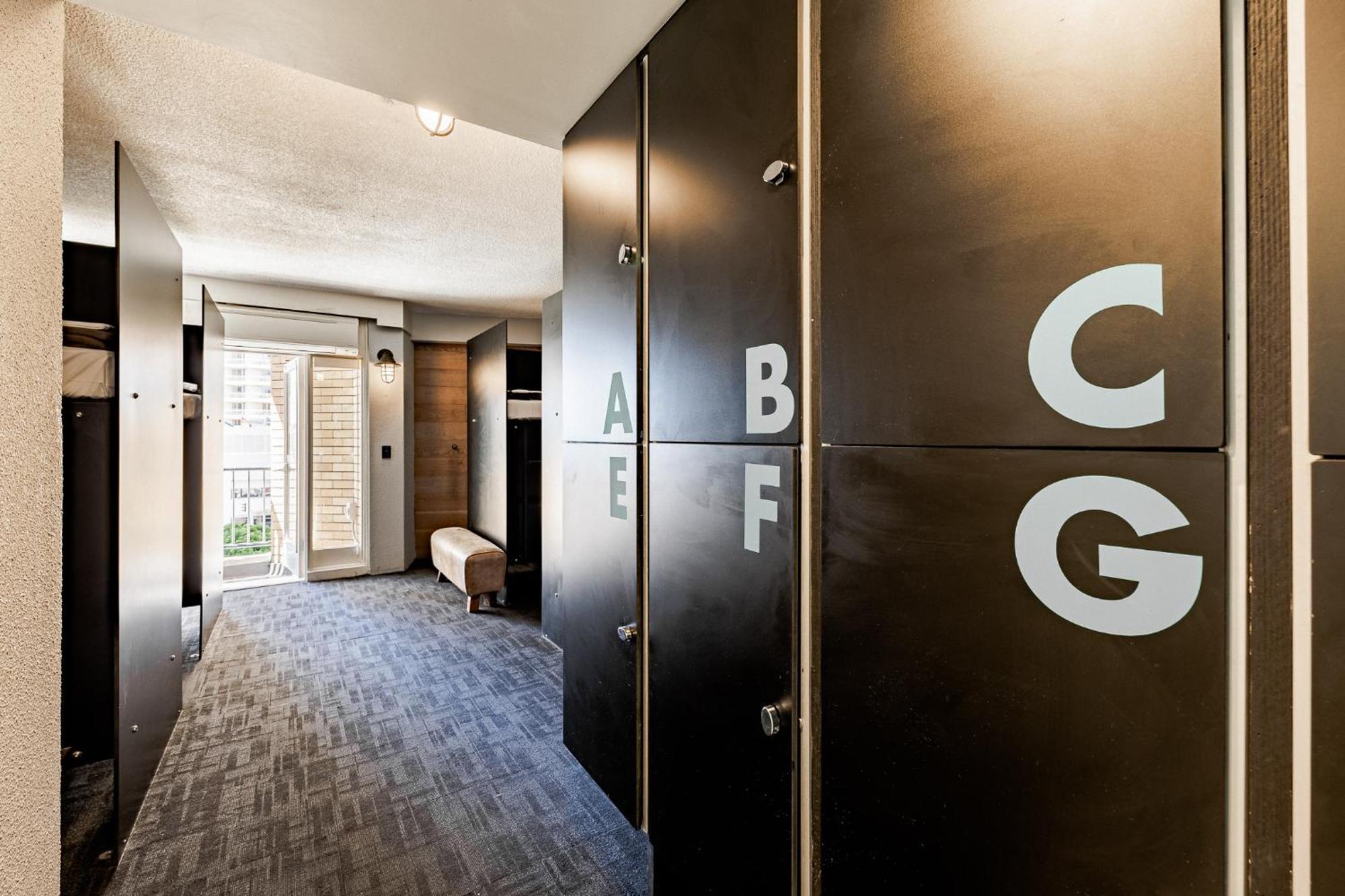 Bunk Surfers Paradise International Backpacker Hostel (Adults Only) Gold Coast Eksteriør billede