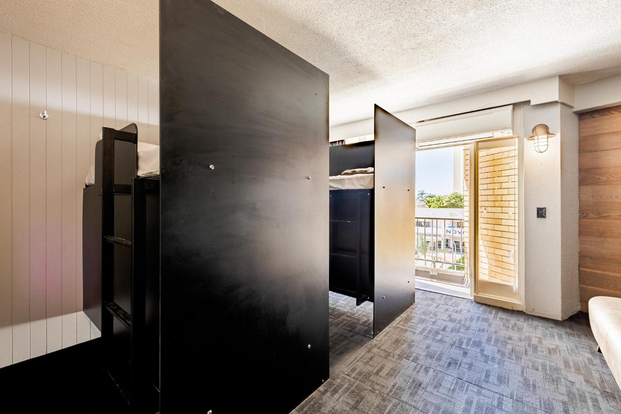 Bunk Surfers Paradise International Backpacker Hostel (Adults Only) Gold Coast Eksteriør billede