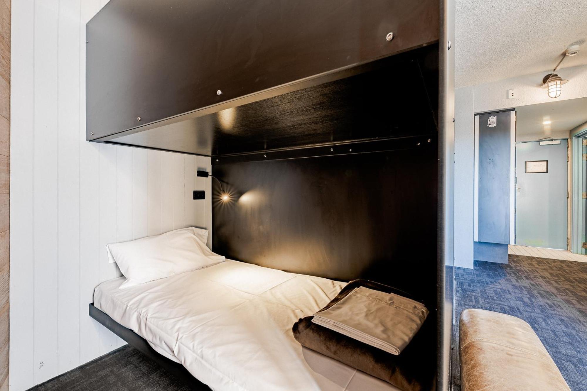 Bunk Surfers Paradise International Backpacker Hostel (Adults Only) Gold Coast Eksteriør billede