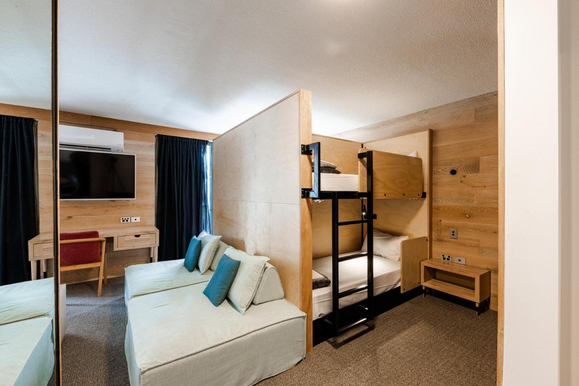 Bunk Surfers Paradise International Backpacker Hostel (Adults Only) Gold Coast Eksteriør billede