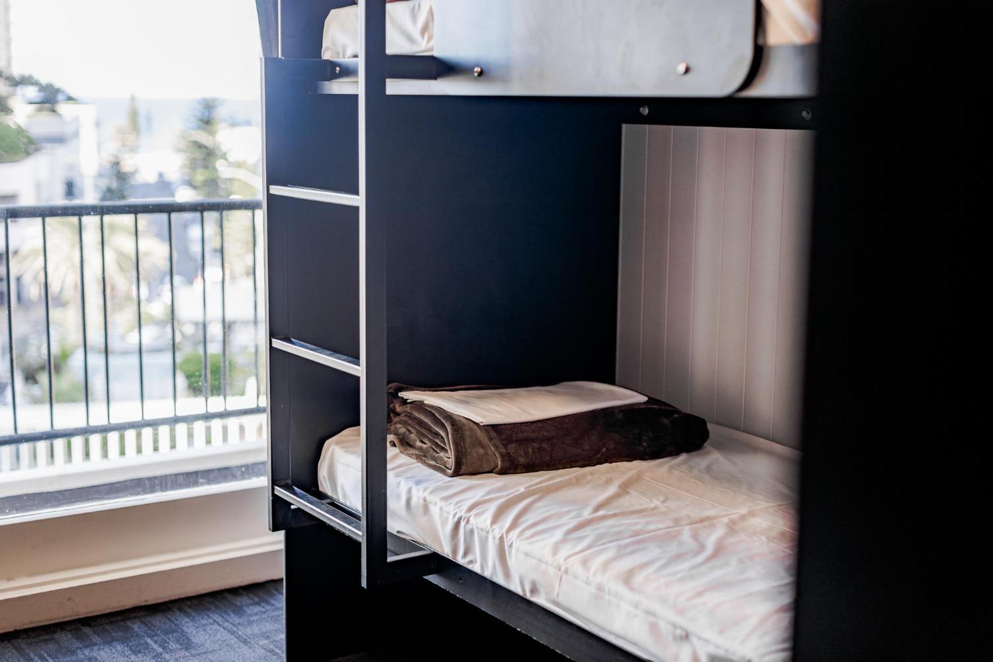 Bunk Surfers Paradise International Backpacker Hostel (Adults Only) Gold Coast Eksteriør billede