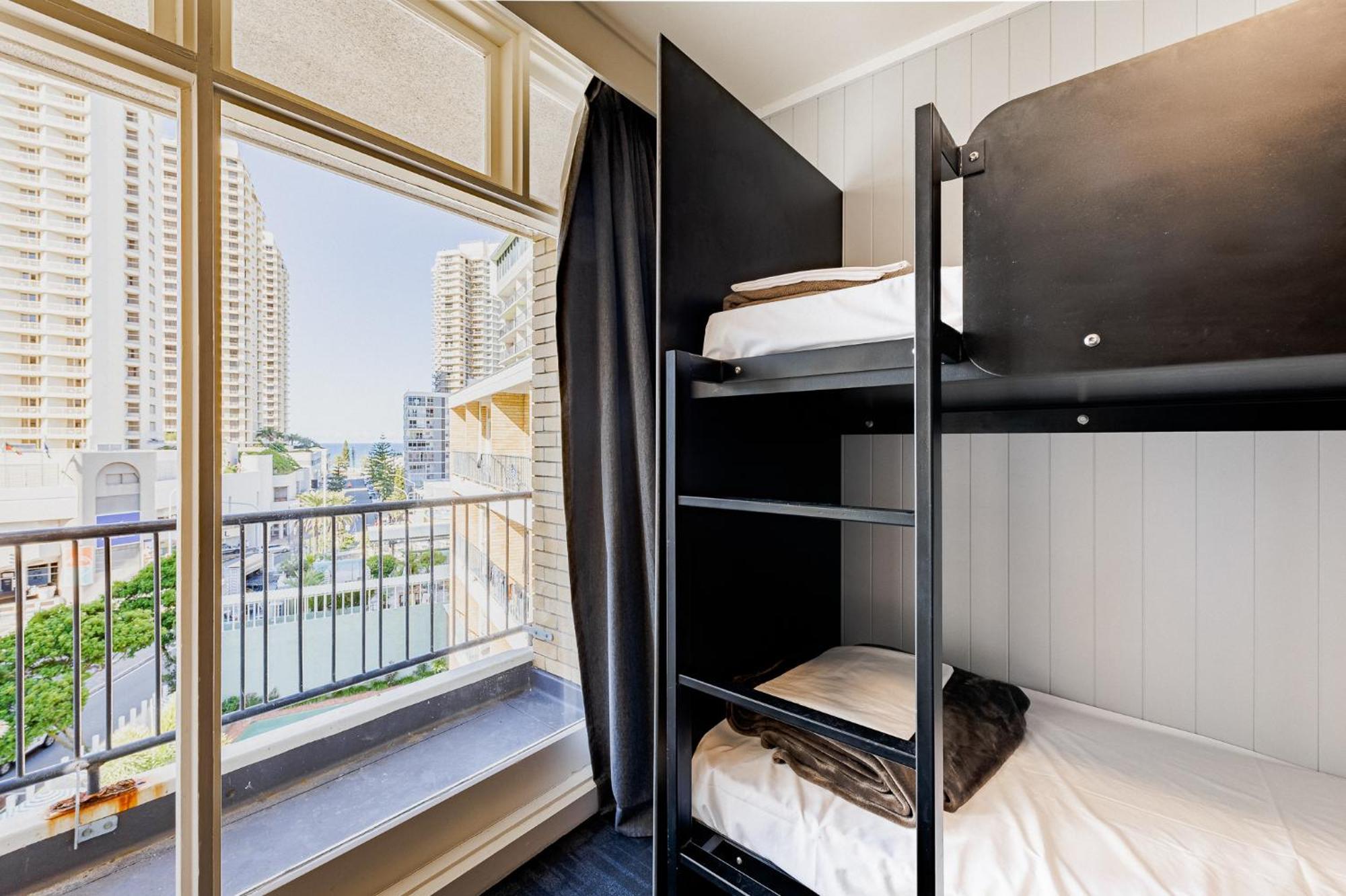 Bunk Surfers Paradise International Backpacker Hostel (Adults Only) Gold Coast Eksteriør billede