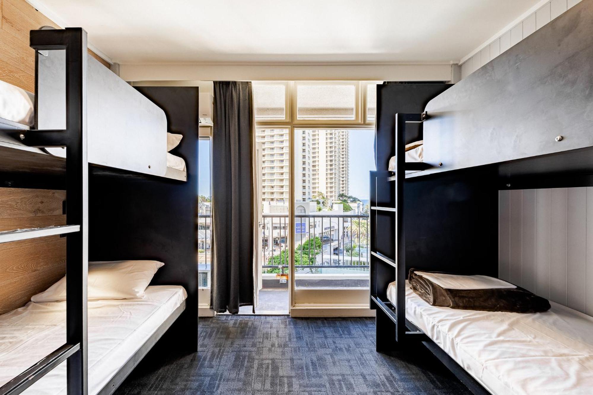 Bunk Surfers Paradise International Backpacker Hostel (Adults Only) Gold Coast Eksteriør billede