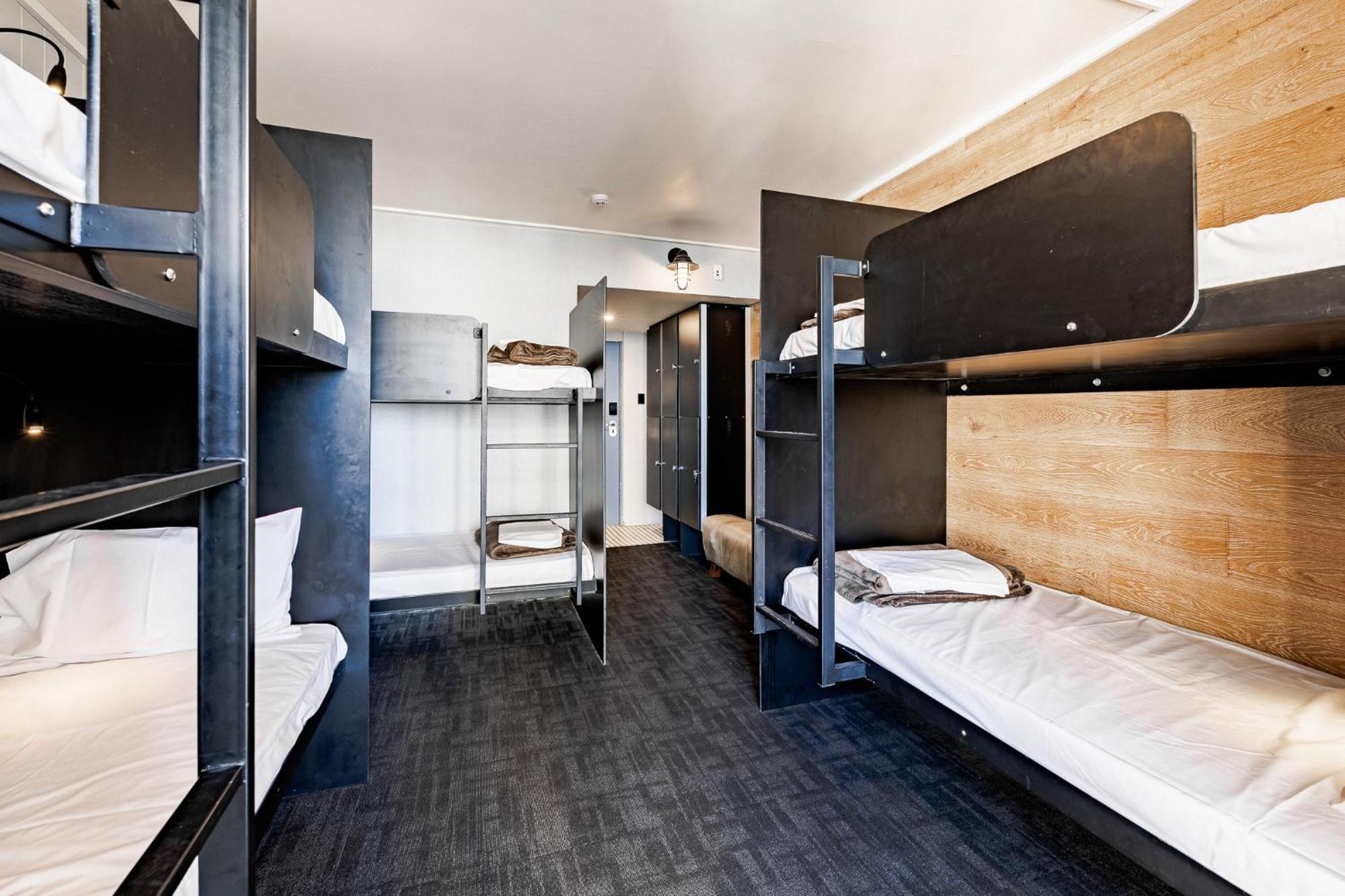 Bunk Surfers Paradise International Backpacker Hostel (Adults Only) Gold Coast Eksteriør billede