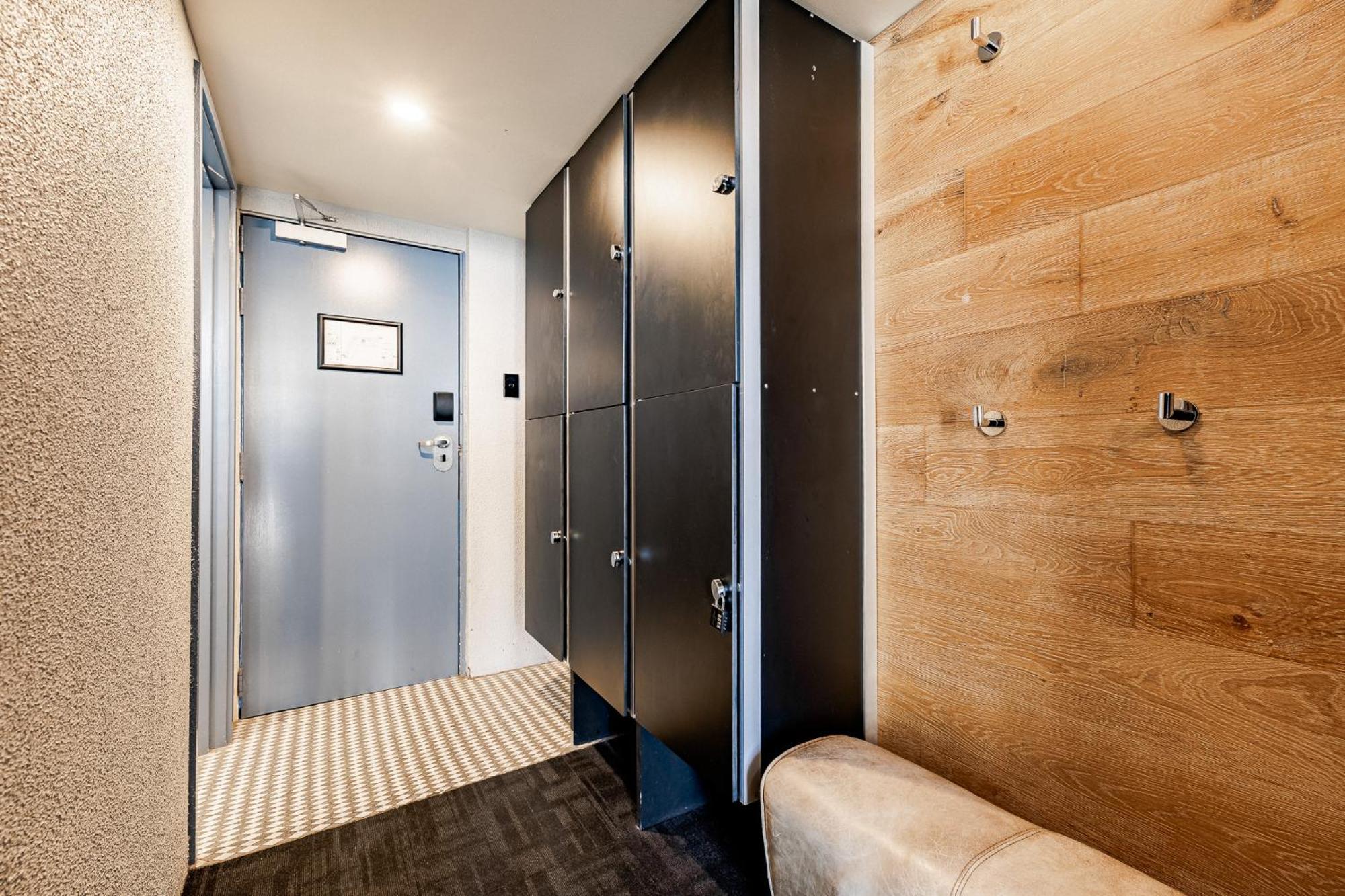 Bunk Surfers Paradise International Backpacker Hostel (Adults Only) Gold Coast Eksteriør billede