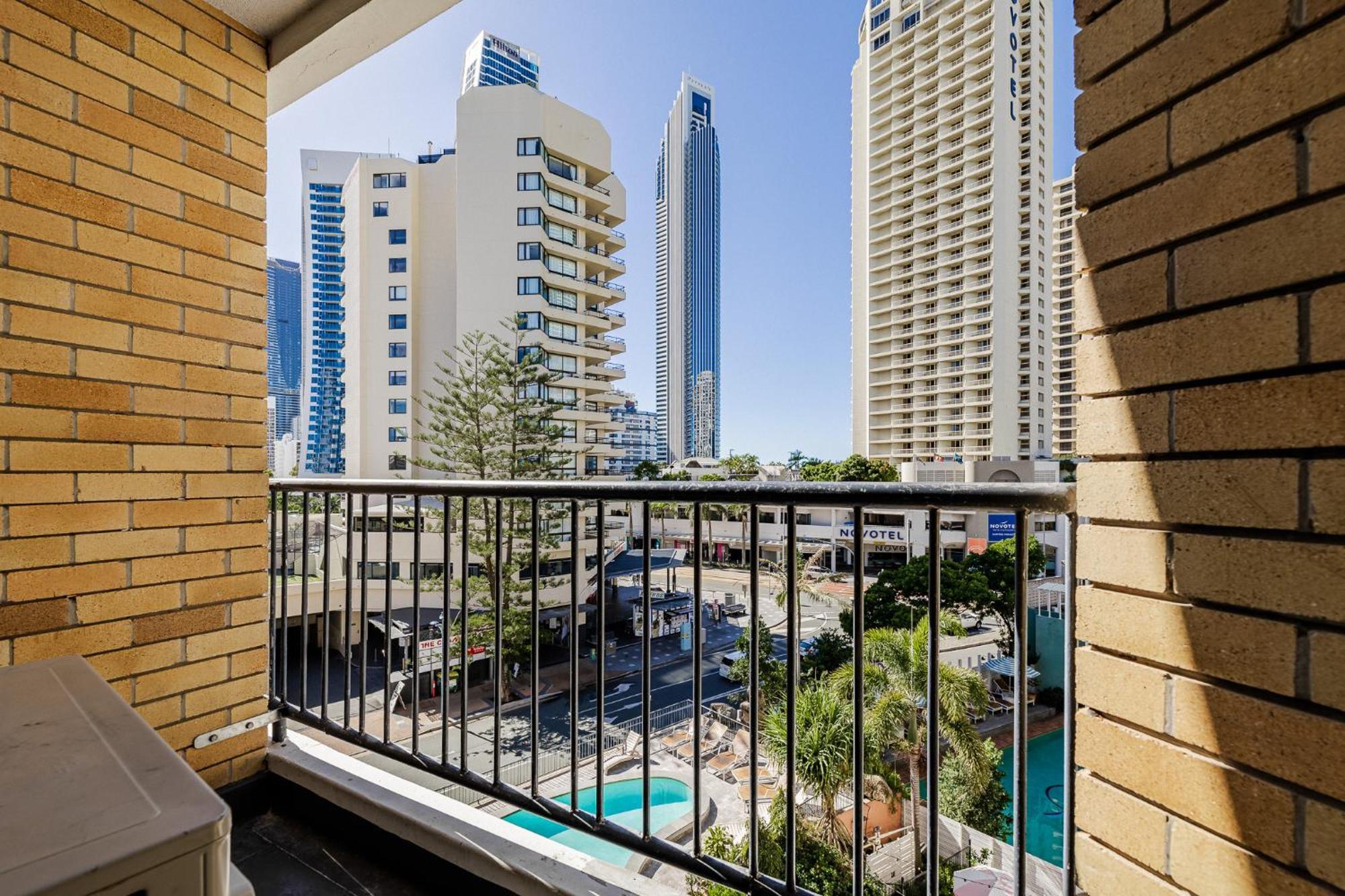Bunk Surfers Paradise International Backpacker Hostel (Adults Only) Gold Coast Eksteriør billede