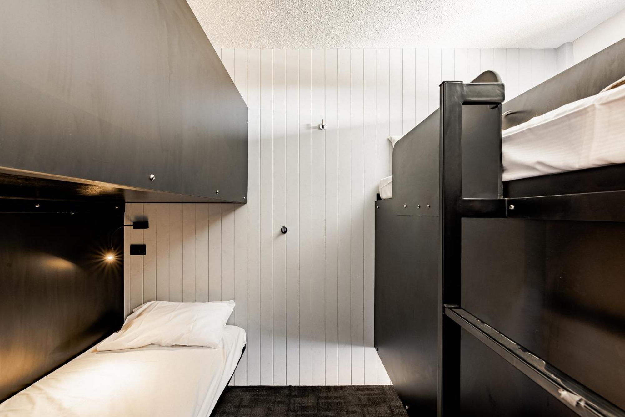 Bunk Surfers Paradise International Backpacker Hostel (Adults Only) Gold Coast Eksteriør billede