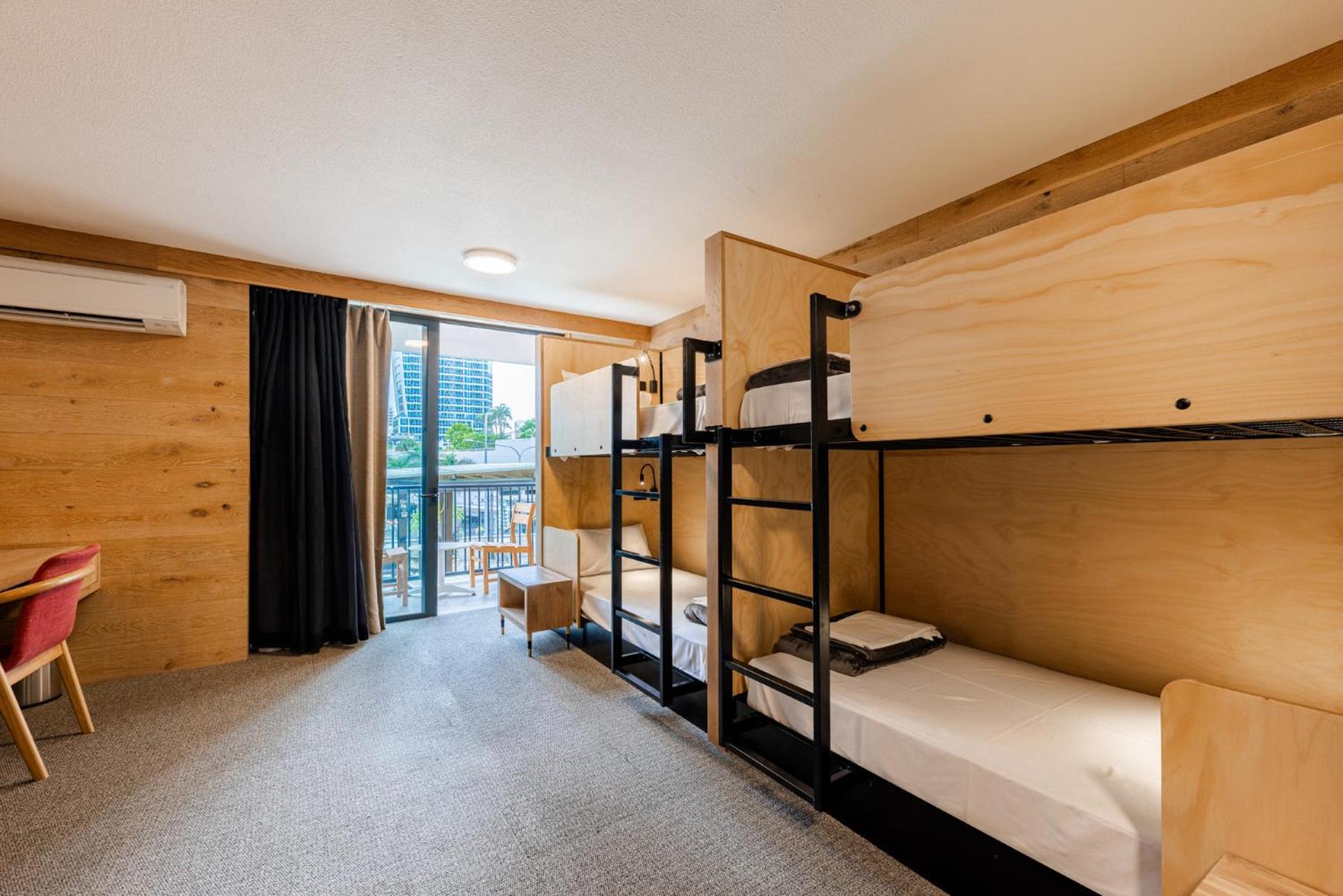 Bunk Surfers Paradise International Backpacker Hostel (Adults Only) Gold Coast Eksteriør billede